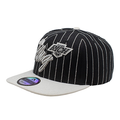 Customized Silver Embroidery Snapback Cap